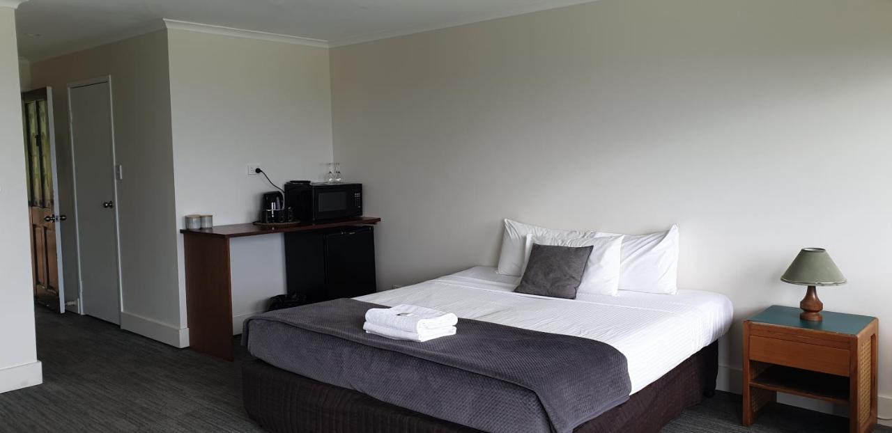 Tranquil Park Motel Maleny Bagian luar foto