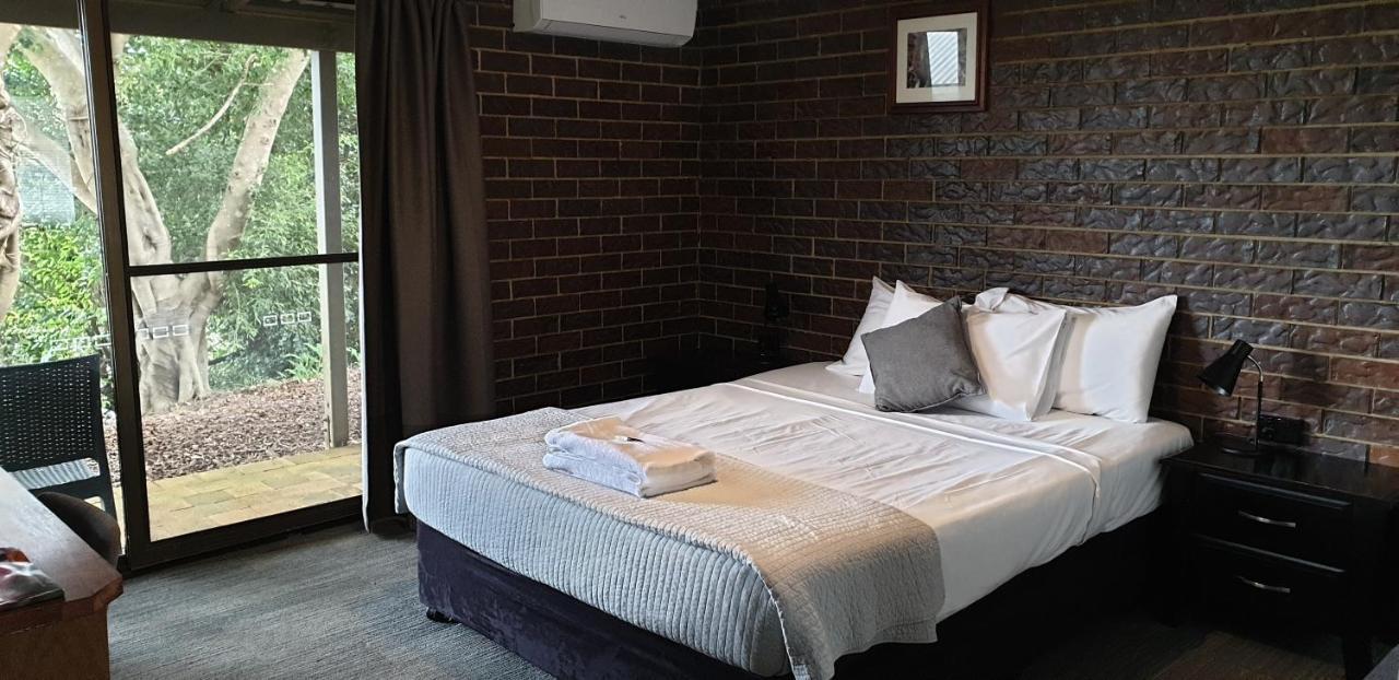 Tranquil Park Motel Maleny Bagian luar foto