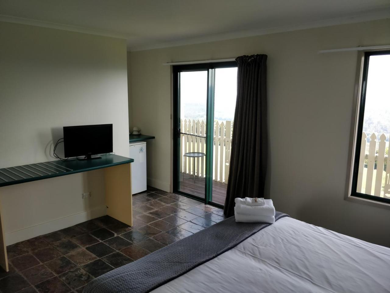 Tranquil Park Motel Maleny Bagian luar foto
