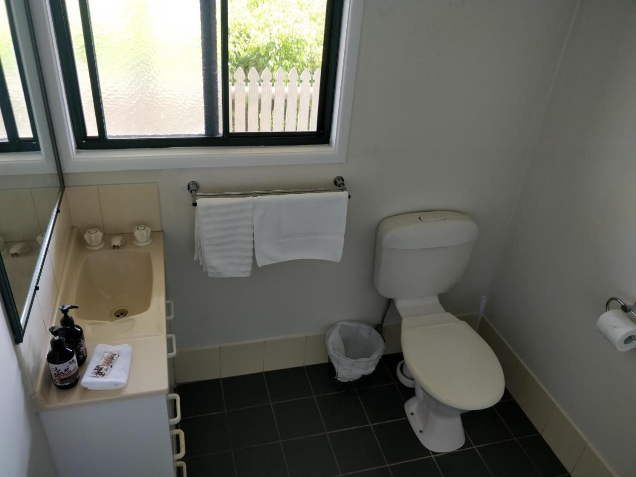 Tranquil Park Motel Maleny Bagian luar foto