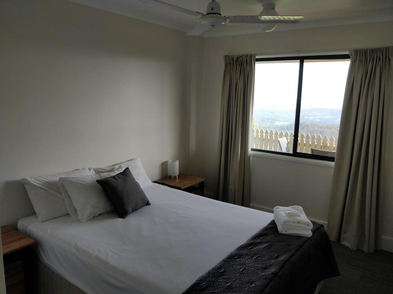 Tranquil Park Motel Maleny Bagian luar foto